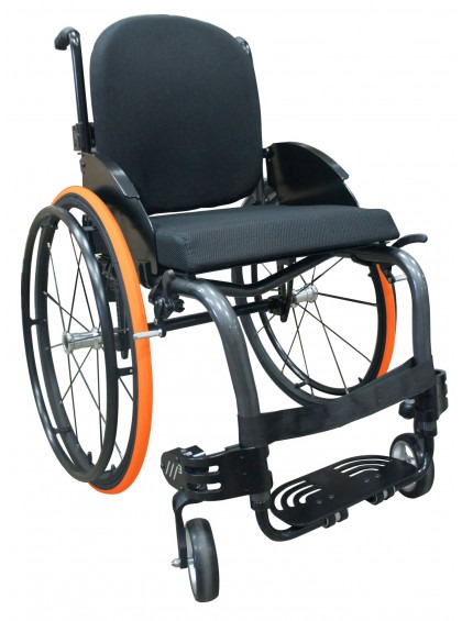 Imagem com fundo branco e ao centro cadeira de rodas monobloco modelo M3