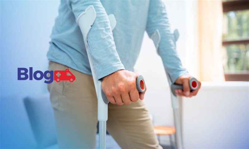 Banner com pessoa utilizando muleta